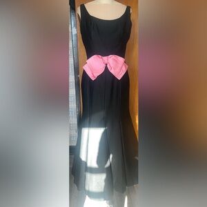 Gorgeous black silk shantung sleeveless gown with dramatic pink bow in sz S